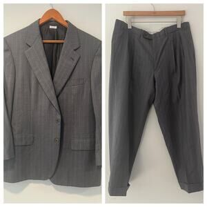Brioni Pinstripe 2 Piece Wool Suit Charcoal Gray Made in Italy Size 44 38 US